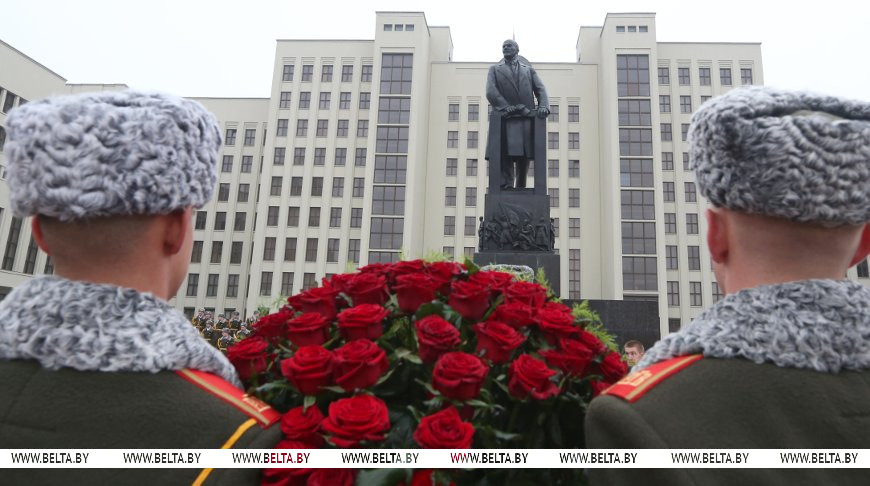 Поздравление Президента с Днем Октябрьской революции