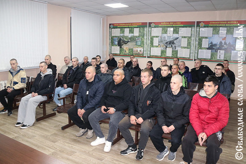 Первый пошел: рогачевцев проводили в армию