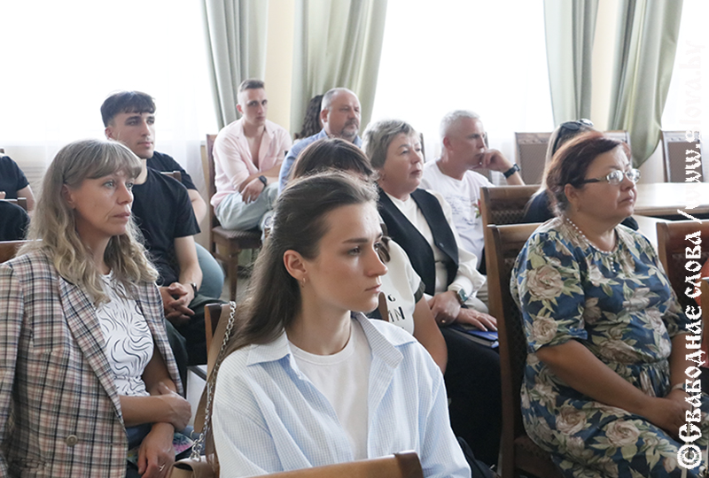 Символ офицерской чести: в Рогачеве увековечили подвиг Петровского