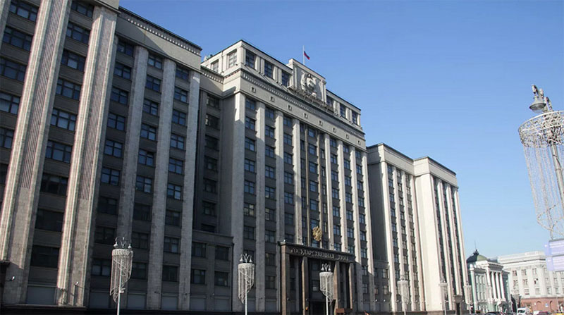 Госдума приняла поправки о лишении свободы до 15 лет за фейки о ВС РФ